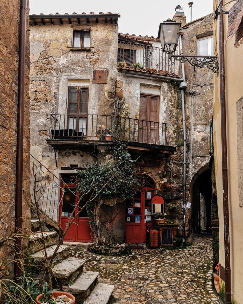 Strada esterno Ristorante La Latteria del gatto nero