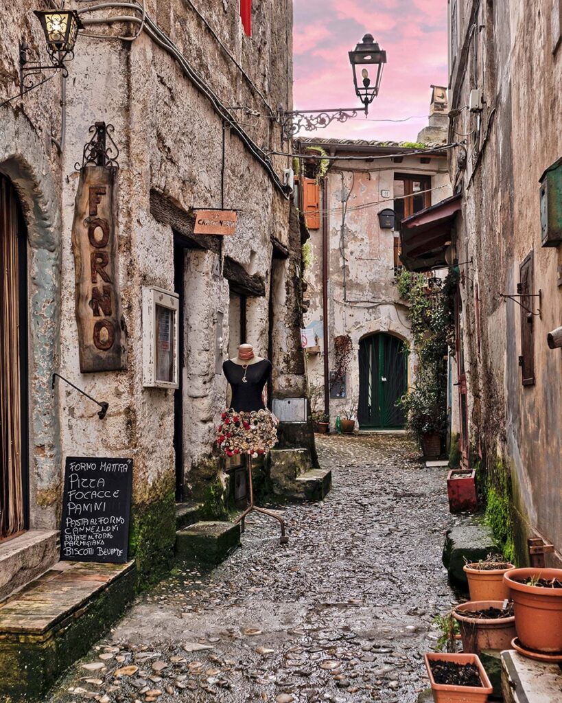 Strada a Calcata Vecchia